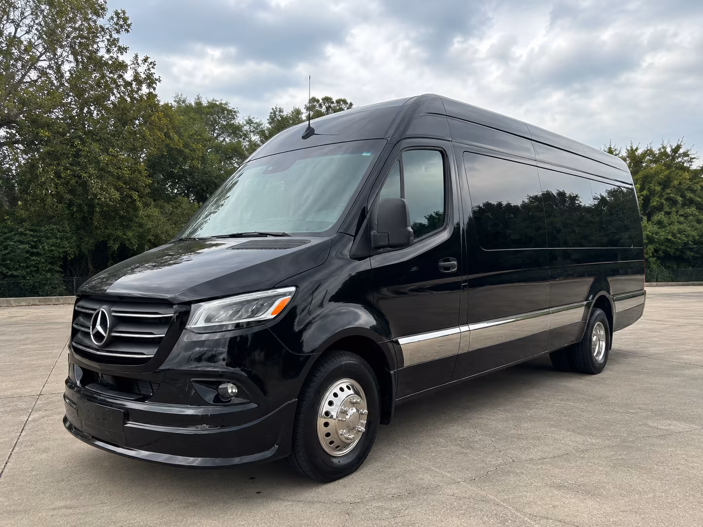 Sandy Springs Airport Shuttle & Transportation party bus exterior